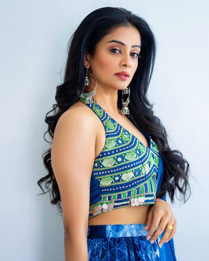 பின்னர் மது, மலைக்கோட்டை, தோட்டா, ஆறுமுகம், நினைத்தாலே இனிக்கும், ராவணன், சாருலதா உள்ளிட்ட பல படங்களில் நடித்தார்.
