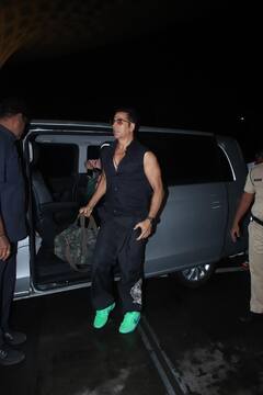 नितारा और पत्नी ट्विंकल खन्ना संग वेकेशन के लिए रवाना हुए Akshay Kumar, एयरपोर्ट पर बेटी के लिए प्रोटेक्टिव पिता बने नजर आए खिलाड़ी कुमार