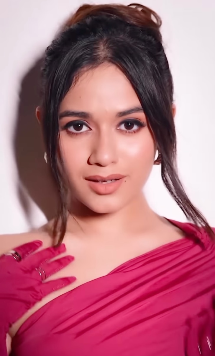 71.4k Likes, 2,552 Comments - Jannat Zubair Rahmani (@jannatzubair29) on  Instagram: “💛💛 … | Stylish girl images, Beautiful girls dresses,  Beautiful indian actress