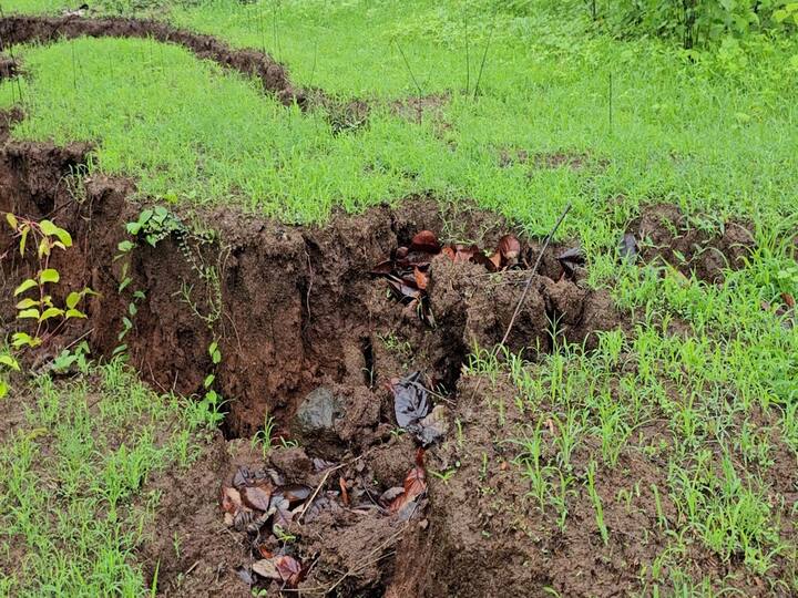 डोंगराच्या भागांत आणि पायथ्याशी 25 घरे आहेत..तर गावांतील लोकवस्ती दीड हजार इतकी आहे. सध्या या रहिवाश्यांमध्ये भीतीचे वातावरण आहे.