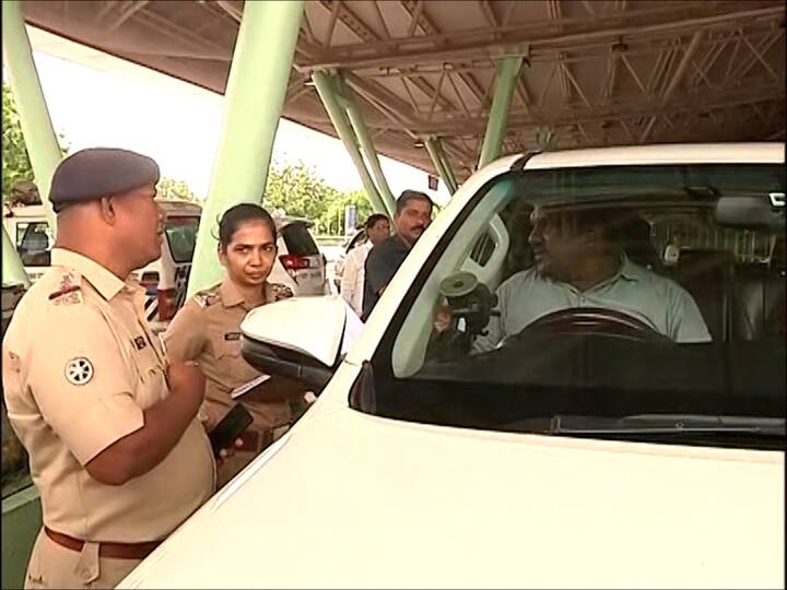 त्यानंतर विमानतळावरून चारचाकी गाडीने ते बुलढाण्याकडे रवाना झाले आहे.