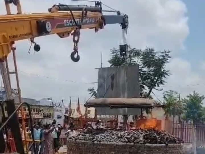 इस भारी-भरकम रोट को बनाने के लिए मंदिर प्रशासन करीब दो महीने से तैयारी कर रहा था.
