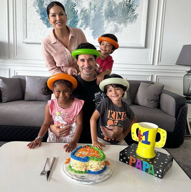 চলতি বছরে কান ফিল্ম ফেস্টিভ্যালে ডেবিউ করেন তিনি। সেখান থেকে স্বামীকে ধন্যবাদ জানান তিনি।