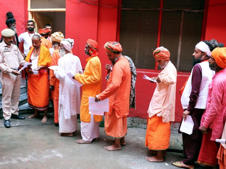 Amarnath Yatra Over 400 Pilgrims Defrauded Fake Permits Travel Agencies Probe Launched Amarnath Yatra: Over 400 Pilgrims Defrauded With Fake Permits By Travel Agencies, Probe Launched