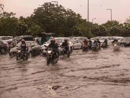 Weather Today: ਦੇਸ਼ ਭਰ ਦੇ ਜ਼ਿਆਦਾਤਰ ਸੂਬਿਆਂ 'ਚ ਮਾਨਸੂਨ ਦੀ ਬਾਰਿਸ਼ ਨੇ ਤਬਾਹੀ ਮਚਾਈ ਹੋਈ ਹੈ। ਭਾਰੀ ਮੀਂਹ ਕਾਰਨ ਗੁਜਰਾਤ, ਮਹਾਰਾਸ਼ਟਰ, ਹਿਮਾਚਲ ਪ੍ਰਦੇਸ਼, ਅਸਾਮ ਨੂੰ ਕਈ ਸਮੱਸਿਆਵਾਂ ਦਾ ਸਾਹਮਣਾ ਕਰਨਾ ਪੈ ਰਿਹਾ ਹੈ।