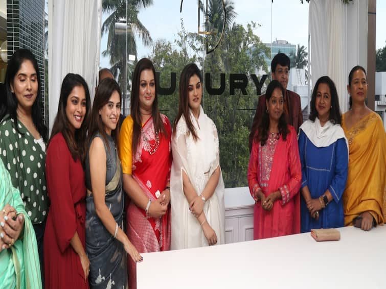 Luxury Derm Aesthetic Clinic inaugurated by Chennai Corporation Commissioner Radhakrishnan radhika Derm Aesthetic Clinic : சென்னையில் அதிநவீன தோல் அழகியல் சிறப்பு மையம்.. கூட்டாக இணைந்து திறந்து வைத்த பிரபலங்கள்..