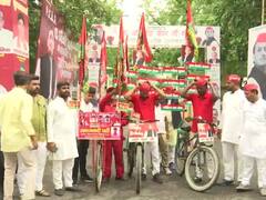 In Pics: अखिलेश यादव के जन्मदिन पर सपा दफ्तर के बाहर लगा होर्डिंग सुर्खियों में आया, जानें- क्यों हो रही है चर्चा?