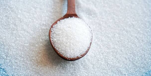 साखर ही एक अशी गोष्ट ज्याचा वापर जवळपास प्रत्येक पदार्थात केला जातो. केमिकल कोटेड साखरेत मोठ्या प्रमाणात ग्लुकोज असते. ज्याचे शरीराला खूप तोटे होऊ शकतात.