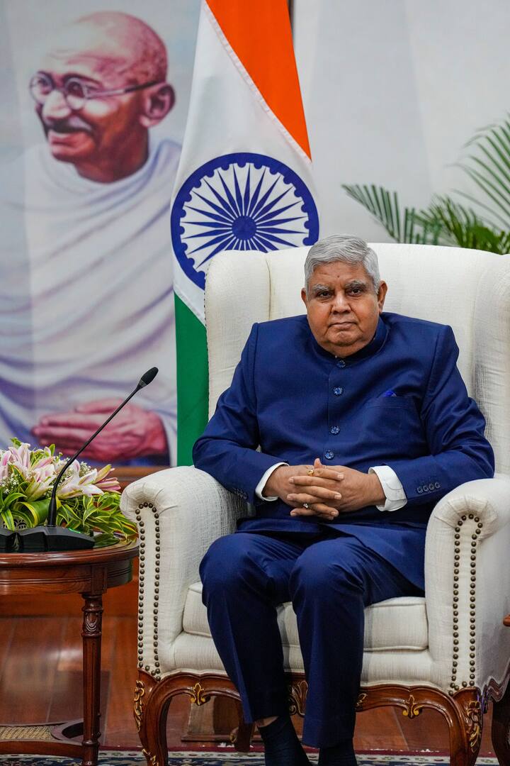 भारत के उपराष्ट्रपति जगदीप धनखड़ ने बुधवार (28 जून) को फिलीपींस के विदेश मंत्री एनरिक ए मनालो से मुलाकात की और दोनों देशों को लेकर कुछ अहम चर्चाएं की गईं.