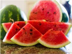 ਕੀ ਤਰਬੂਜ ਖਾਣ ਤੋਂ ਬਾਅਦ ਪਾਣੀ ਤੇ ਦੁੱਧ ਪੀਣਾ ਸਹੀ? ਜਾਣੋ ਮਾਹਰਾਂ ਦੀ ਰਾਏ