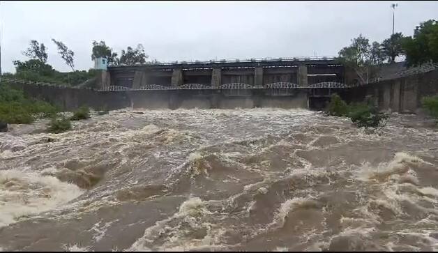 4 gates of Gir Somnath's Rawal Dam were opened Gir Somnath Rain: ગીર સોમનાથના આ ડેમના 4 દરવાજા ખોલવામાં આવતા નિચાણવાળા 18 ગામોને કરાયા એલર્ટ