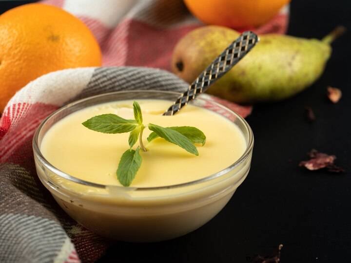 कुछ सामग्रियों से बना यह मीठा और कुरकुरा खाने के बाद मिठाई के रूप में भी परोसा जा सकता है. आप रेसिपी में बदलाव भी कर सकते हैं और अपने स्वाद के अनुसार अधिक फल भी डाल सकते हैं. हालांकि, चाहे आप इसे कैसे भी बनाएं, यह स्वादिष्ट ही लगेगा. कम फैट वाली यह सुपर स्वादिष्ट रेसिपी भुने हुए मेवों और सूखे मेवों के साथ सबसे अच्छी लगती है.