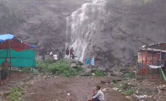 मात्र, यंदा पावसाचे उशीरा आगमन झाल्यामुळे दरवर्षीच्या तुलनेत भुशी धरण उशिरा ओव्हरफ्लो झाले आहे.