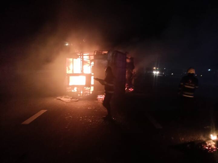 बुलढाण्यात (Buldhana) एका प्रवासी बसचा भीषण अपघात (Accident) झाल्याची घटना