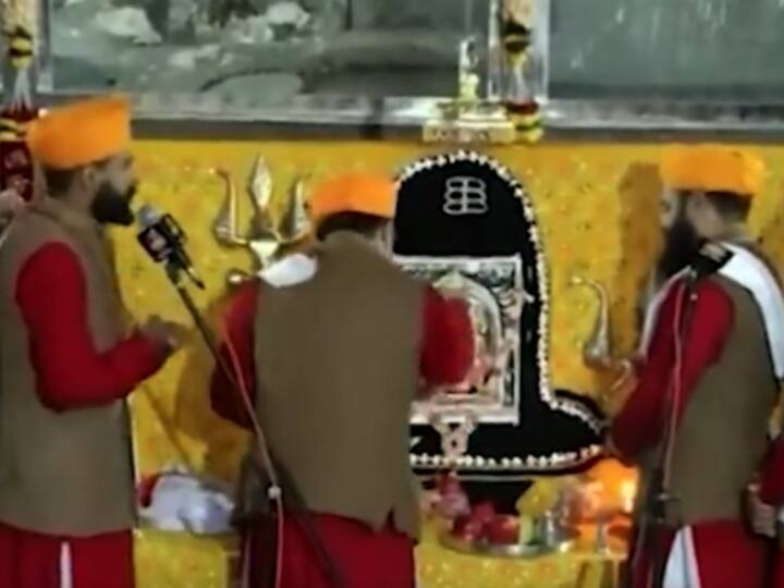 Amarnath Yatra: Aarti Performed In Cave Shrine As Yatra Commences With Hundreds Of Devotees— Watch Amarnath Yatra: Aarti Performed In Cave Shrine As Yatra Commences With Hundreds Of Devotees— Watch