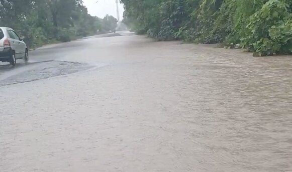 junagadh Rain: જૂનાગઢ જિલ્લામાં જળપ્રલય જેવી સ્થિતિ, ખેતરો બેટમાં ફેરવાયા