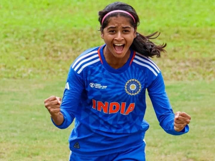 Shreyanka Patil: युवा ऑफ स्पिनर श्रेयंका पाटिल ने रचा इतिहास, WCPL में खेलने वाली बनेंगी पहली भारतीय खिलाड़ी