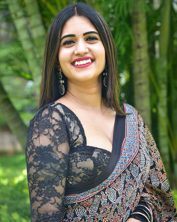 స్రవంతి చొక్కారపు అందమైన ఫోటోలు