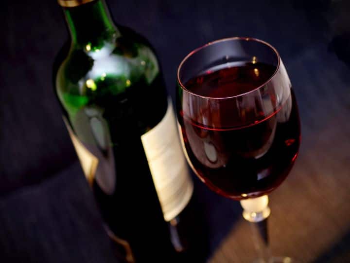 क्या रेड वाइन में भी हमें पानी और सोडा मिला कर पीना चाहिए? Should we mix water and soda in red wine and drink it क्या रेड वाइन में भी हमें पानी और सोडा मिला कर पीना चाहिए?