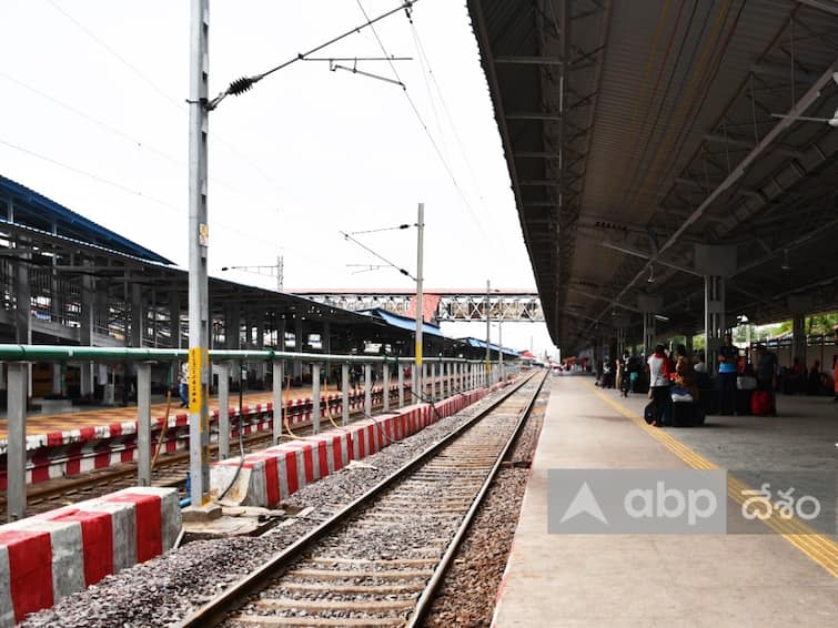 South Central Railway Closed 23 stations in Vijayawada Division area ఏపీలో 23 రైల్వేస్టేషన్లు మూసివేస్తున్న రైల్వే శాఖ- మీ జిల్లా స్టేషన్ ఉందేమో చూసుకోండి!