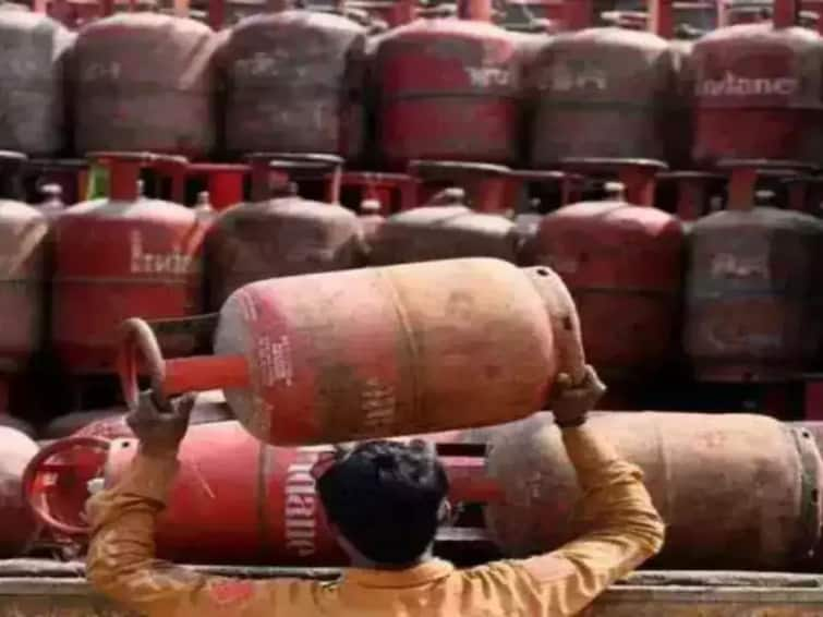 Domestic Gas LPG price on 1st july updated check lpg gas cylinder latest rates Gas Cylinder Price: ఈ నెలలోనూ 'బండ' భారం భరించాల్సిందే - వంట గ్యాస్‌ కొత్త రేట్లివి