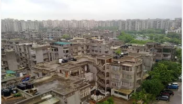 mumbai SRA houses can now be sold after 5 years benefit for Mumbai mhada marathi news update SRA घरांची विक्री आता 5 वर्षांनंतर करता येणार, 10 वर्षांचा नियम रद्द, मुंबईकरांना होणार मोठा फायदा