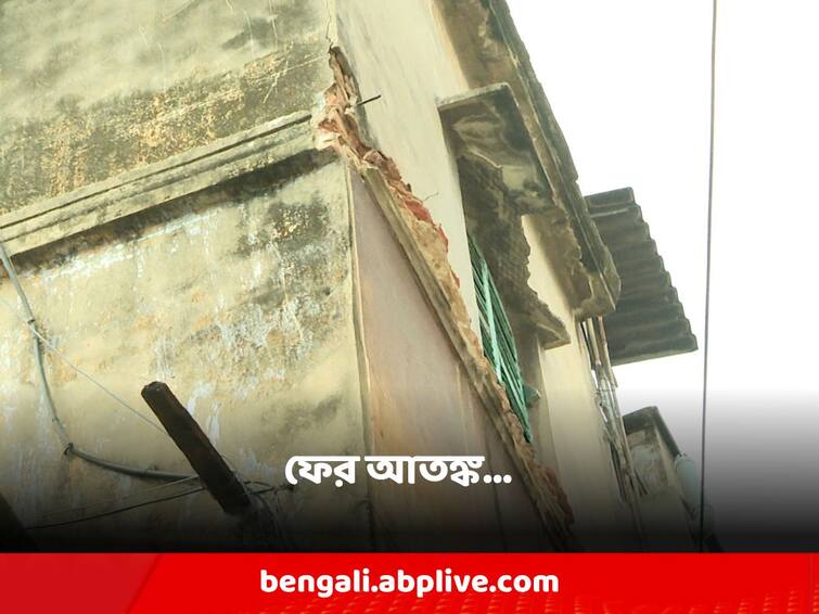 bowbazar Durgapituri Lane Suddenly the cornice of the house collapsed Bowbazar: হঠাৎ ভেঙে পড়ল বাড়ির কার্নিশ, দুর্গাপিতুরি লেনে ফের আতঙ্ক