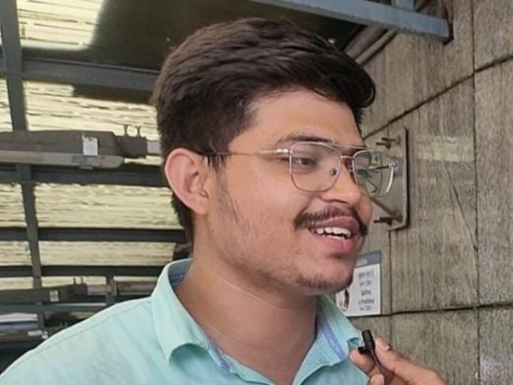 After meeting PM Narendra Modi for 8 minutes, DU Student Nilesh Rai said This meeting with him will always be remembered PM Narendra Modi: 8 मिनट तक पीएम से मुलाकात के बाद बोले निलेश- दिल्ली मेट्रो का दरवाजा खुलते ही जब सामने दिखे पीएम तो...!