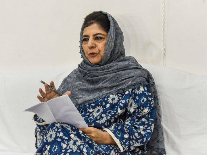 Jammu Kashmir Mehbooba Mufti Request CJI DY Chandrachud Tpp Listen Article 370 Plea Jammu Kashmir: अनुच्छेद 370 से जुड़ी याचिकाओं पर जल्द करें सुनवाई, महबूबा मुफ्ती ने CJI चंद्रचूड़ से क्यों की ये अपील?