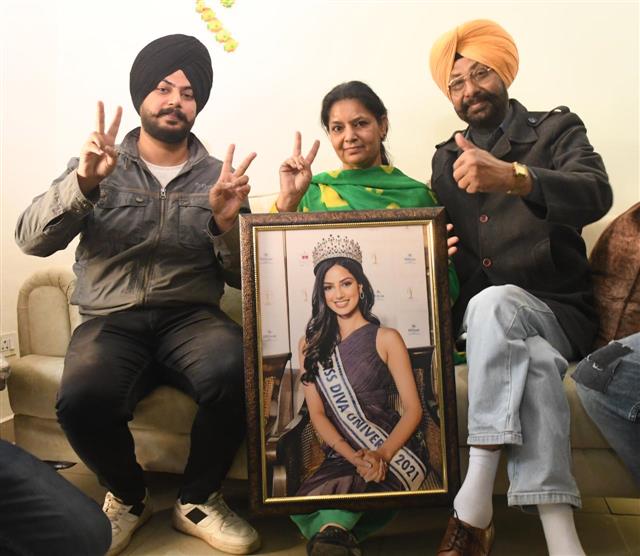 Miss Universe ਹਰਨਾਜ਼ ਕੌਰ ਸੰਧੂ ਦੇ ਪਿਤਾ ਦਾ ਅੰਤਿਮ ਸਸਕਾਰ, ਧੀ ਨਹੀਂ ਪਹੁੰਚ ਸਕੀ ਅੰਤਿਮ ਦਰਸ਼ਨਾਂ ਲਈ