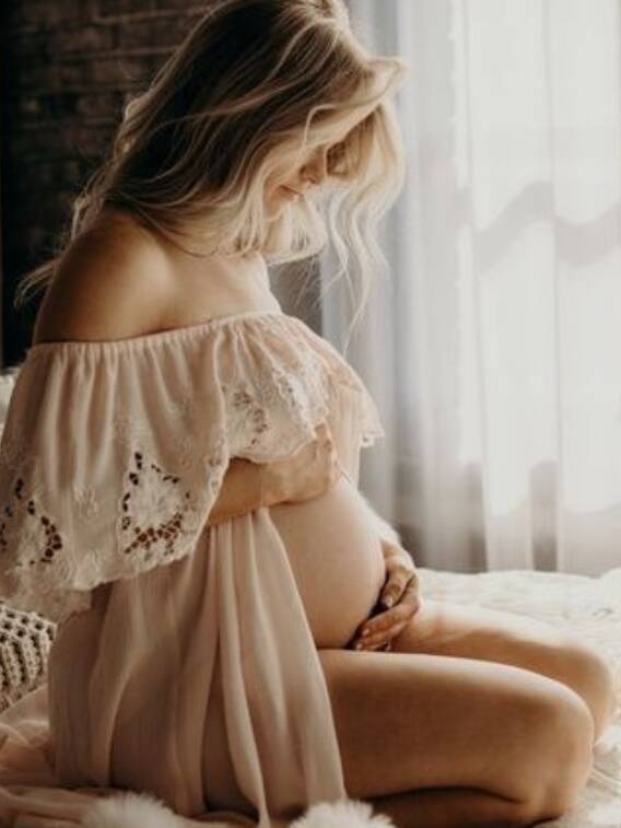 प्रेगनेंसी के शुरूआती लक्षणों के बारे में जानें