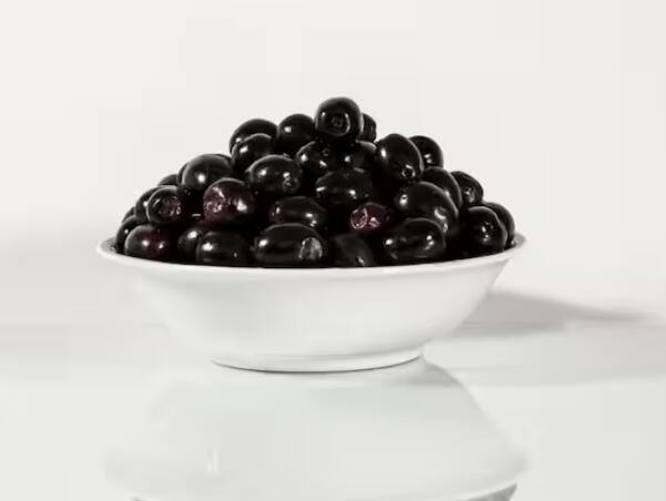 ਬਹੁਤ ਸਾਰੇ ਲੋਕਾਂ ਨੂੰ ਹਾਲੇ ਤੱਕ ਵੀ ਨਹੀਂ ਪਤਾ ਹੈ ਕਿ ਜਾਮੁਨ ਨੂੰ ਅੰਗਰੇਜ਼ੀ ਵਿੱਚ ਕੀ ਕਹਿੰਦੇ ਹਨ। ਜ਼ਿਆਦਾਤਰ ਲੋਕ ਜਾਮੁਨ ਨੂੰ ਅੰਗਰੇਜ਼ੀ ਵਿੱਚ ਬਲੈਕਬੈਰੀ ਕਹਿੰਦੇ ਹਨ। ਪਰ ਇਹ ਇਸ ਦਾ ਅੰਗਰੇਜ਼ੀ ਨਾਮ ਨਹੀਂ ਹੈ।