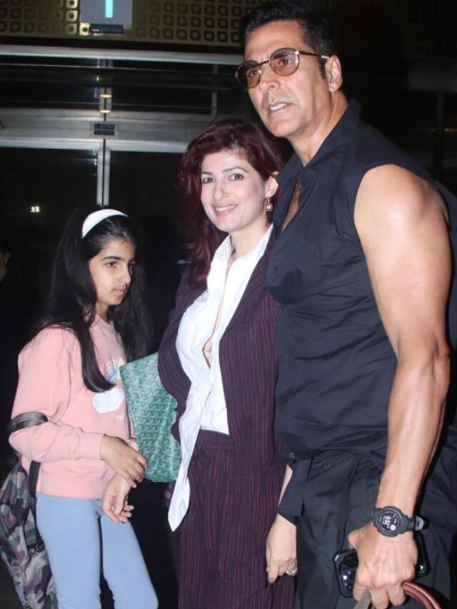 Akshay Kumar Holds Daughter Nitara At The Airport