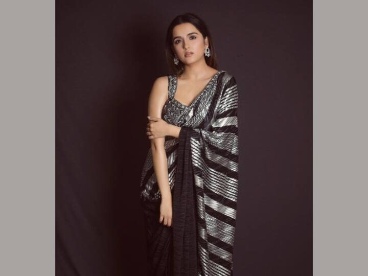 The actor-singer turned heads in this black and silver saree that she paired with a sleeveless blouse. Additionally, she opted for subtle makeup and left her straight hair open making her fans drool over her pictures. (Image Source: Instagram/Shirley Setia)