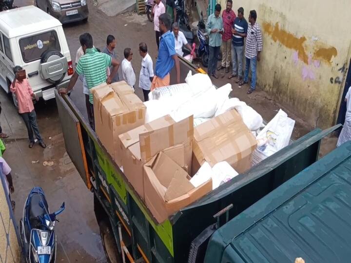 kanchipuram health officer of the corporation seized 2 tons of plastic which was stored for sale in violation of the ban Kanchipuram: மீண்டும் தலைதூக்கும் பிளாஸ்டிக் கலாச்சாரம்..! அதிரடி ஆக்ஷ்னில் இறங்கும் மாநகராட்சி..!