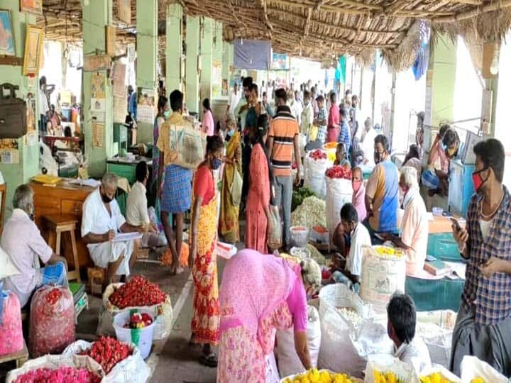 Jasmine flowers are sold at Rs.300 per kg in the Dindigul flower market Dindigul Flower Market: சரிந்த மல்லிகை பூ விலை.. கிலோவிற்கு ரூ.300-க்கு விற்பனை.. விலை வீழ்ச்சியால் வியாபாரிகள் அதிர்ச்சி!