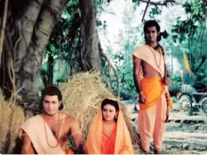 When snake came on the sets of Ramanand Sagar Ramayana Arun Govil Sunil Lahri and Dipika Chikhlia on The Kapil Sharma Show जब रामानंद सागर की Ramayana के सेट पर निकल गया था सांप, जान बचाकर भागे थे कलाकार