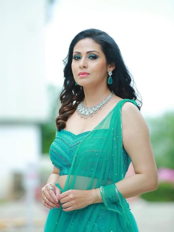 ‘జయం’ సదా - ఈ అందాల వరదను కుర్రాళ్లు తట్టుకోగలరా?