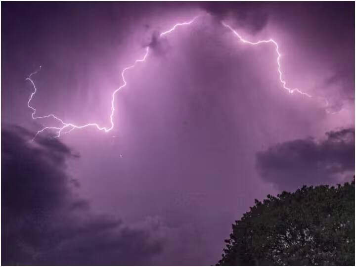UP News Three people killed due to Lightning in different parts of Ballia UP News: बलिया में आसमान से कहर बनकर गिरी बिजली, अलग-अलग इलाकों में तीन लोगों की मौत