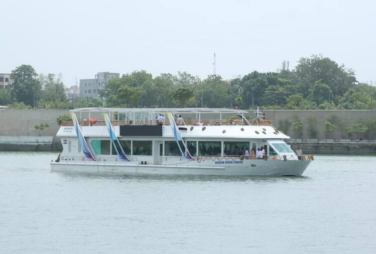 From 10 July, a floating restaurant will be started in Ahmedabad's Sabarmati river Floating Restaurant: ફ્લોટિંગ રેસ્ટોરન્ટમાં જમવાનો કેટલો થશે ખર્ચ, શું હશે ટાઈમ ટેબલ, જાણો એક ક્લિકે સમગ્ર માહિતી