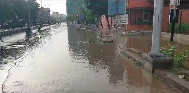 Dahod Rain: દાહોદમાં દિવસભર વિરામ બાદ સાંજે તૂટી પડ્યો વરસાદ, અનેક વિસ્તારોમાં ભરાયા પાણી