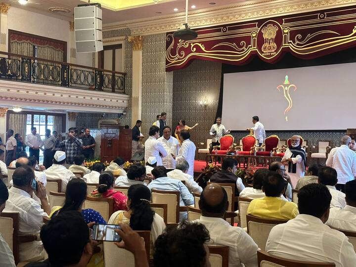 अजित पवारांकडे 25 आमदारांचा पाठिंबा असल्याचे पत्र अजित पवारांकडे आहे.