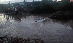 Bhavnagar: તળાજામાં ધસમસતા પ્રવાહમાં કાર તણાતા 5 લોકો ડૂબ્યા, બે મહિલા અને એક બાળક સહિત ત્રણના મોત