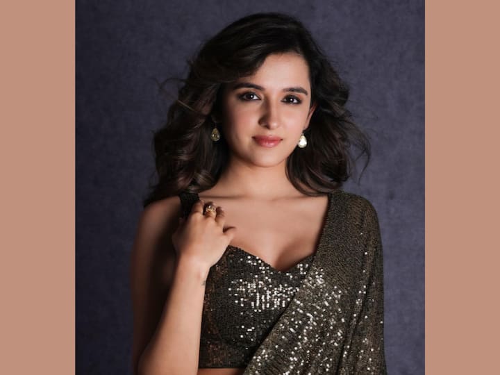 Shirley embraced her inner diva in an olive green shimmery saree that she paired with crystal earrings. This look perfectly showcased her ability to effortlessly blend tradition with contemporary style. Additionally, she opted for subtle makeup and left her hair open to complete her look. (Image Source: Instagram/Shirley Setia)