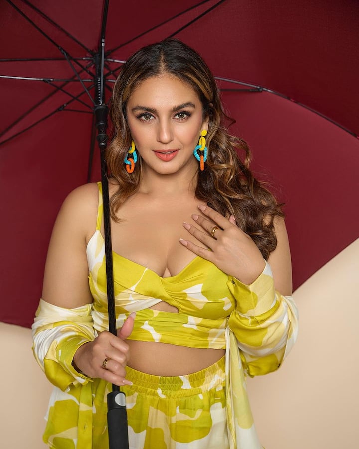 The actor chose a matching set from the racks of The Missy Co., a fashion designer house.