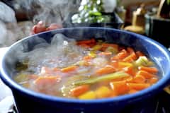 Lifestyle: গরম খাবার ফু দিয়ে খাচ্ছেন, এটি আদৌ এই অভ্যেস ভালো নাকি খারাপ জেনে নিন