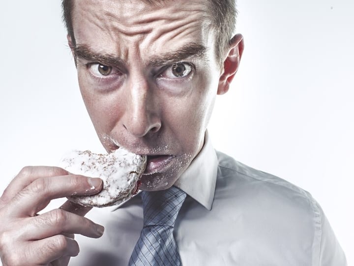 Should we eat expired food it can be cause of food poisoning क्या एक्सपायरी डेट निकल जाने के बाद उस चीज को खा सकते हैं? जानिए ऐसा करने पर क्या हो सकता है