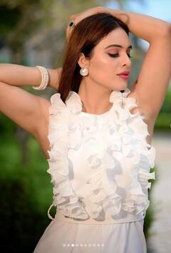 Neha Malik: ਨੇਹਾ ਮਲਿਕ ਨੇ ਵਾਈਟ ਡਰੈੱਸ 'ਚ ਦਿਖਾਈ ਗਲੈਮਰਸ ਲੱਕ, ਤਸਵੀਰਾਂ ਦੇਖ ਕੇ ਹੈਰਾਨ ਹੋ ਗਏ ਪ੍ਰਸ਼ੰਸਕ