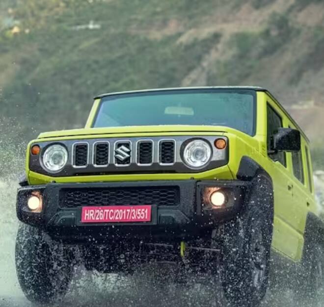 ਇਸ ਸੂਚੀ 'ਚ ਪਹਿਲਾ ਨਾਂ ਹਾਲ ਹੀ 'ਚ ਲਾਂਚ ਹੋਈ ਮਾਰੂਤੀ ਸੁਜ਼ੂਕੀ ਜਿਮਨੀ ਦਾ ਹੈ। ਇਸ ਨੂੰ ਦੋ ਵੇਰੀਐਂਟਸ Zeta ਅਤੇ Alpha ਵਿੱਚ ਖਰੀਦਿਆ ਜਾ ਸਕਦਾ ਹੈ, ਜੋ ਕਿ 4X4 ਵਿੱਚ ਉਪਲਬਧ ਹਨ। ਮਾਰੂਤੀ ਜਿਮਨੀ ਦੀ ਸ਼ੁਰੂਆਤੀ ਕੀਮਤ 12.74 ਲੱਖ ਰੁਪਏ ਐਕਸ-ਸ਼ੋਰੂਮ ਹੈ।