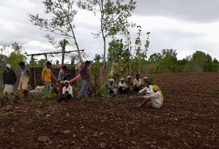 मिठाच्या कणामध्ये पाणी शोषून घेण्याचे गुणधर्म असल्यानं ढगतील पाणी मिठाचे कण शोषून घेतात.